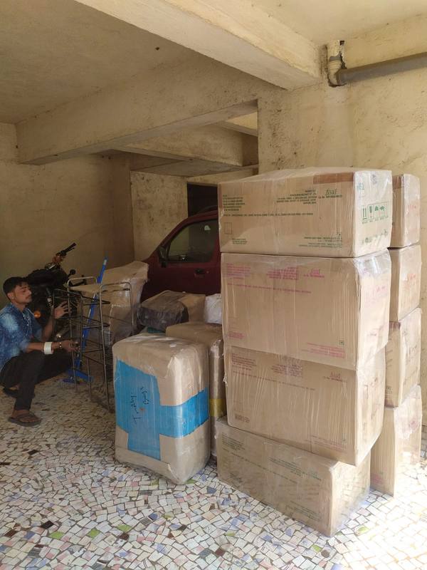 Crew with Packed Goods Ready to Load – Shiftingeasy Packers and Movers